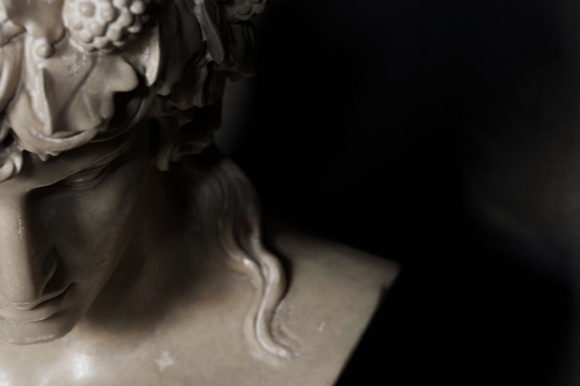 Lighting detail of the marble statue
